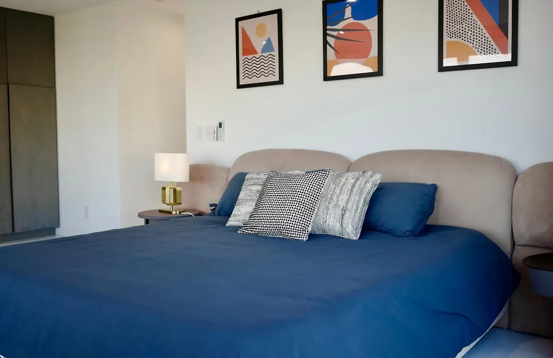 Exclusive Hillside Hideaway-Private Room-1