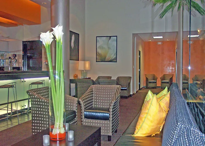 Ramada Plaza By Wyndham West Hollywood & Suites